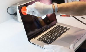 Macbook Air ekran Değişimi Nasıl Yapılır