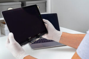 macbook ekran değişimi
